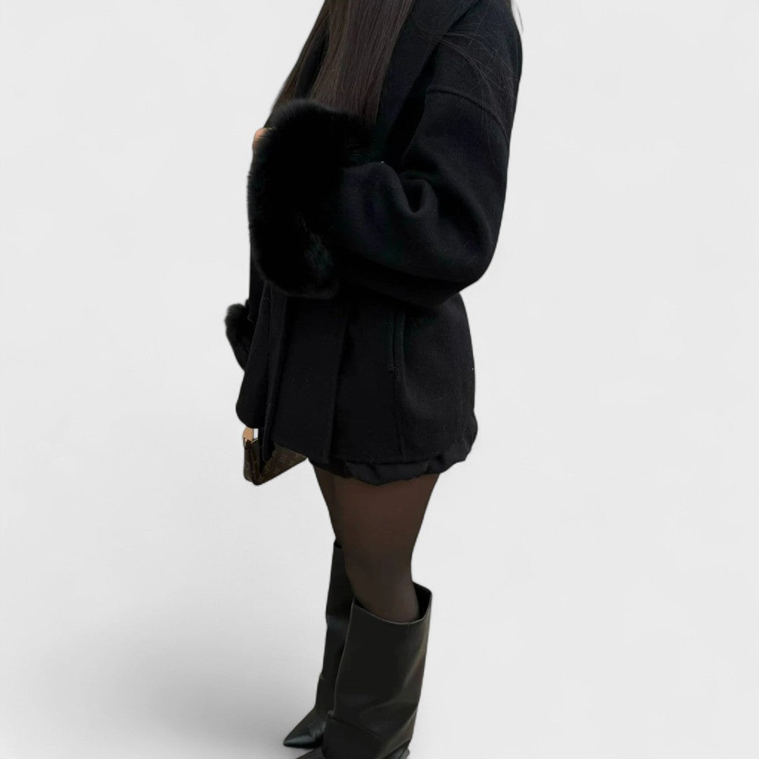 Woolcat – Elegante jas met imitatiebontdetails